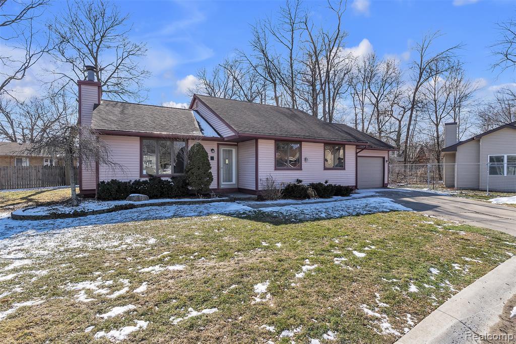 15 Lana Court, 7, Mount Clemens, MI 48043 — Photo 2