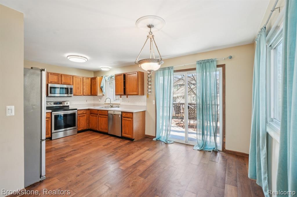 4207 Sunburst Avenue, Waterford, MI 48329 — Photo 8