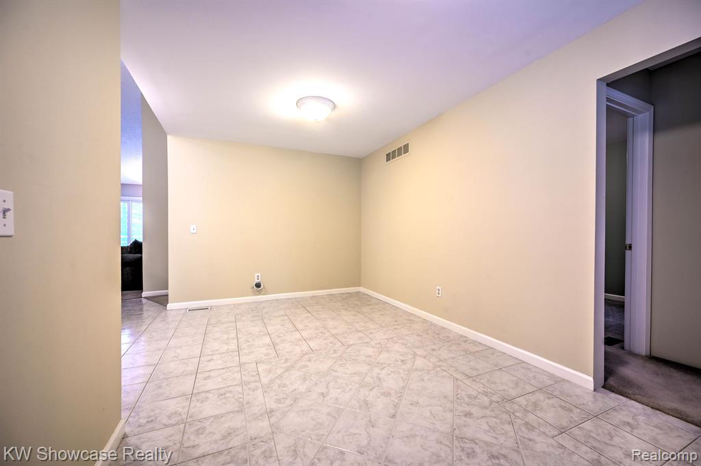 5806 KING JAMES, Waterford, MI 48327 — Photo 25