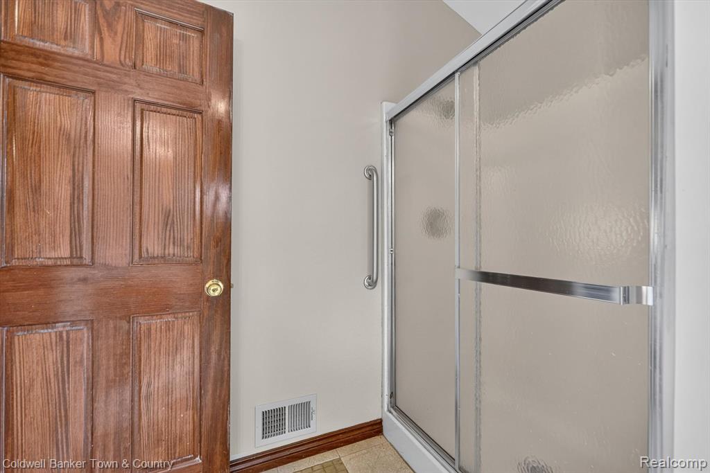 8175 Farley Road, Pinckney, MI 48169 — Photo 32