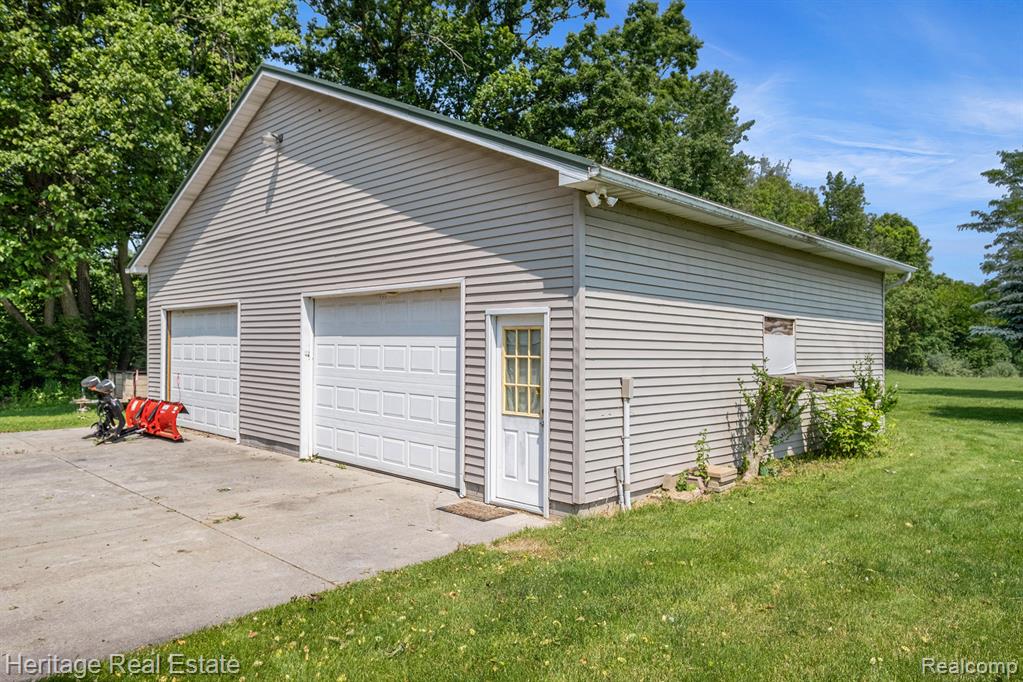 4864 Holmes Road, Goodrich Vlg, MI — Photo 21
