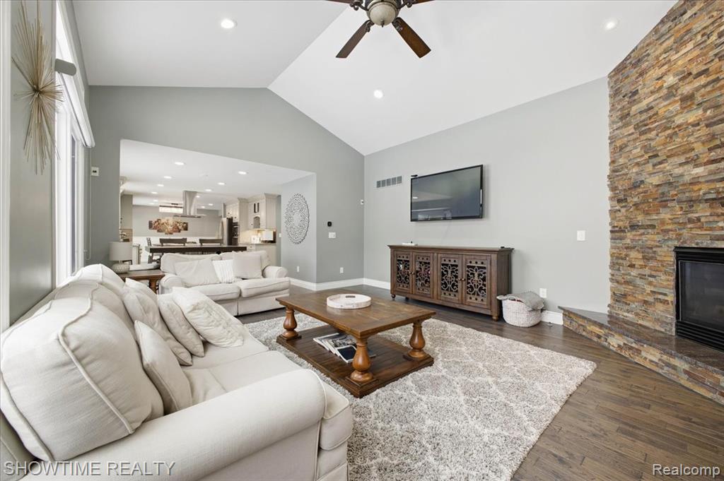 4157 Springbrook Drive, Sterling Heights, MI 48314 — Photo 15