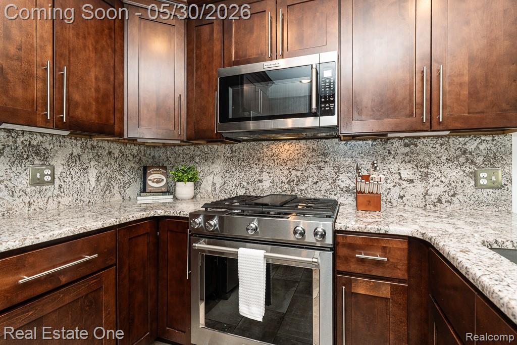 44105 Dunham Court, Clinton Twp, MI 48038 — Photo 9
