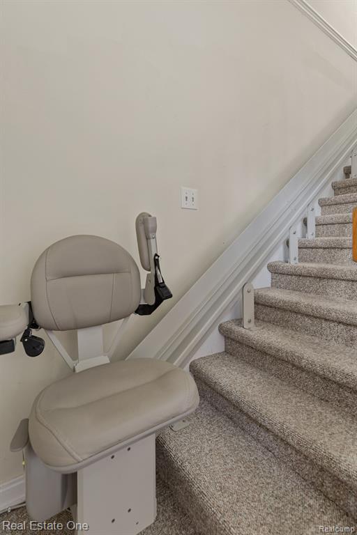 447 E JACKSON Street E, Lake Orion, MI 48362 — Photo 23