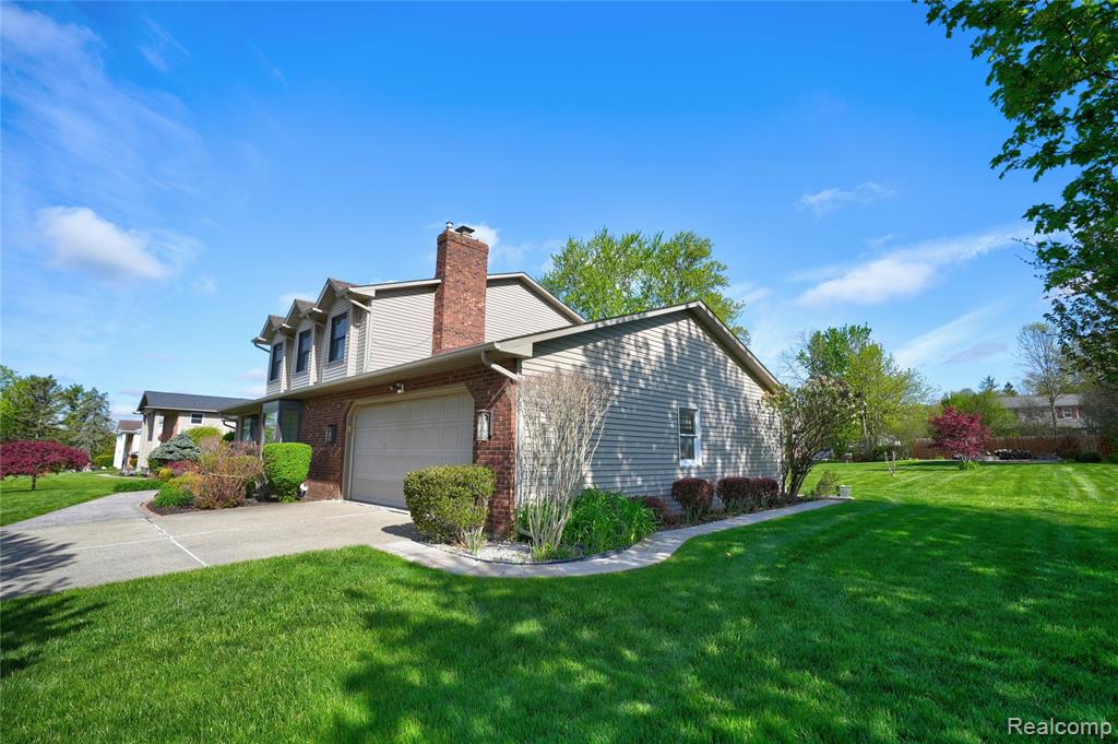6338 Covered Wagons Trail, Flint, MI 48532 — Photo 8