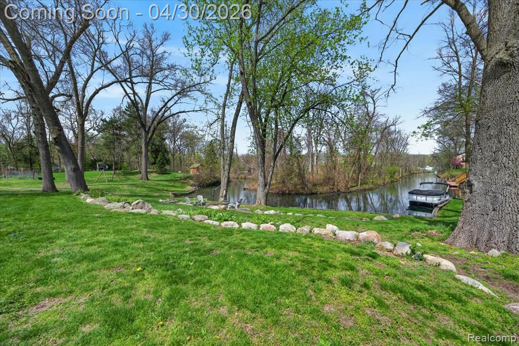 3945 N Vanstone Drive, Commerce Twp, MI 48382 — Photo 46