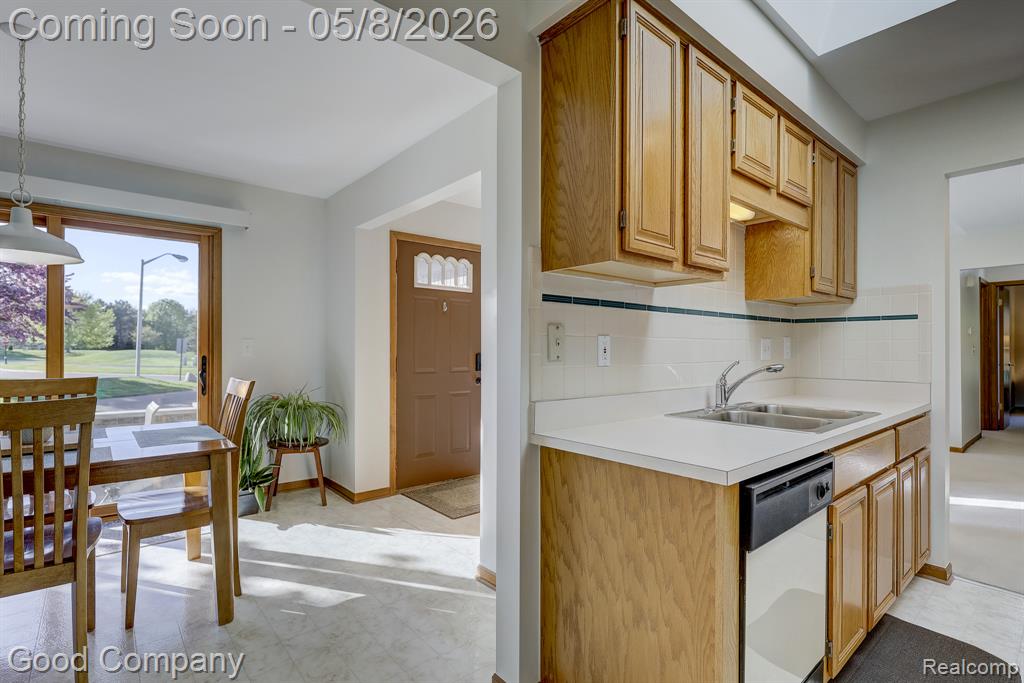 48390 Seawind Court, Utica, MI 48315 — Photo 16