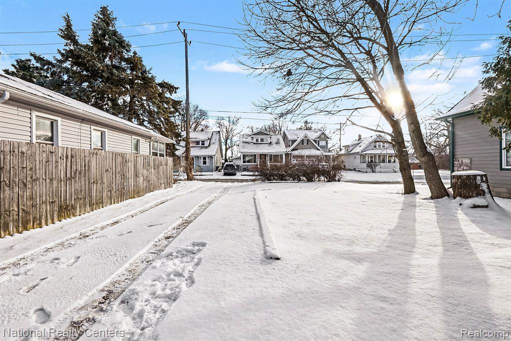 2960 Glenbroke Street, Keego Harbor, MI 48320 — Photo 16