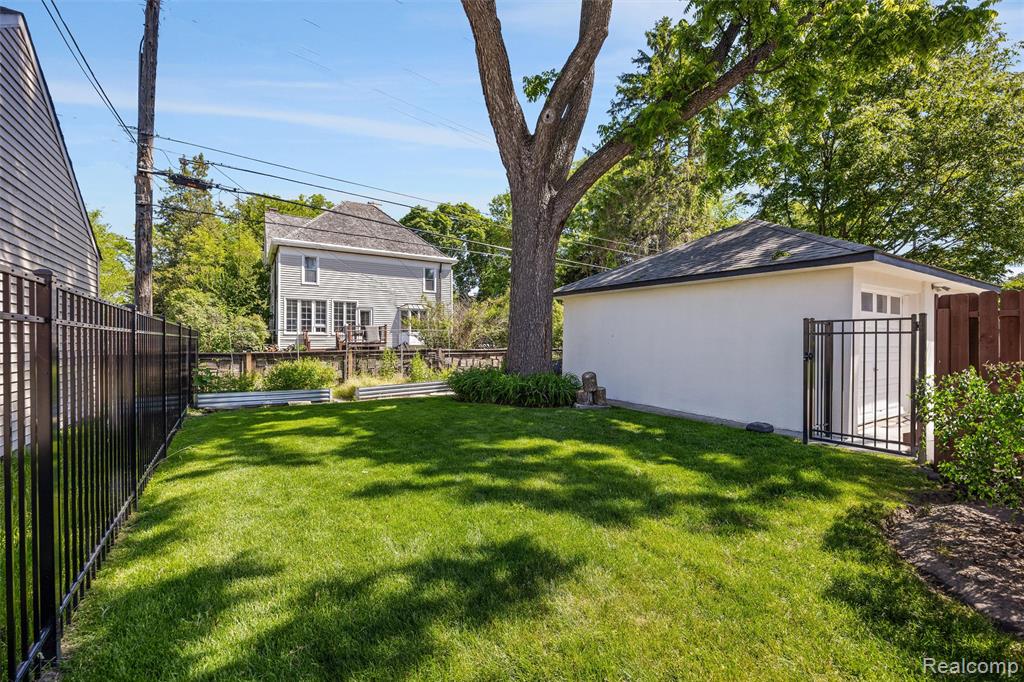 10504 Borgman Avenue, Huntington Woods, MI — Photo 26