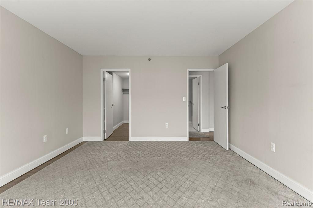 250 E HARBORTOWN Drive, 702, Detroit, MI 48207 — Photo 23