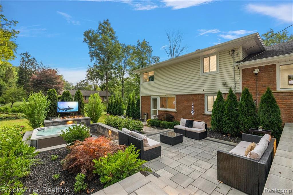 711 Hickory Heights Drive, Bloomfield Hills, MI 48304 — Photo 37