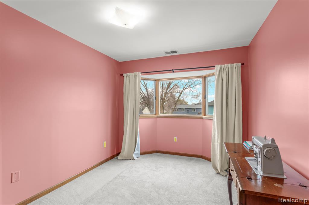 301 PINEWOOD Circle, Plymouth, MI 48170 — Photo 17