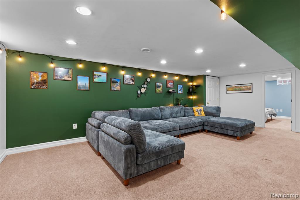 926 Parliament Avenue, Madison Heights, MI 48071 — Photo 17