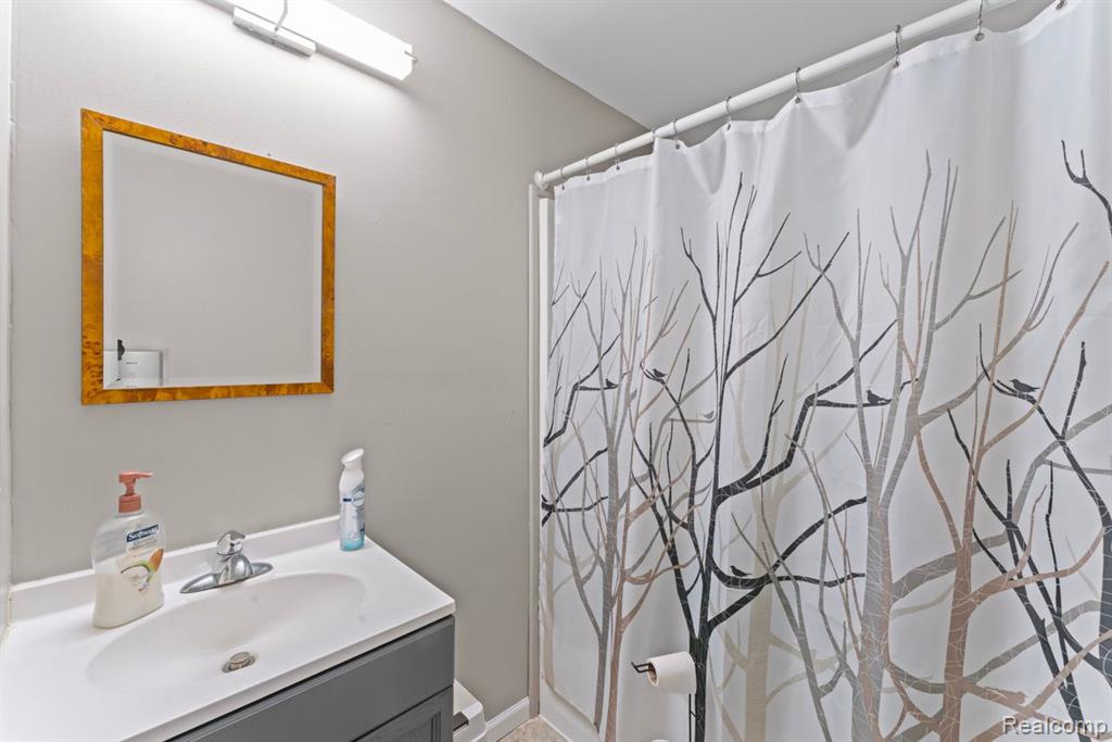 550 S Saginaw Street, Lapeer, MI 48446 — Photo 5