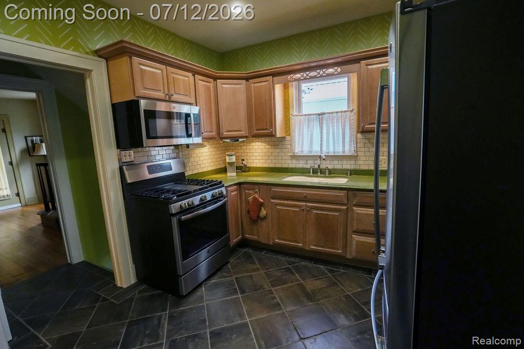 545 Eureka Road, Wyandotte, MI 48192 — Photo 25