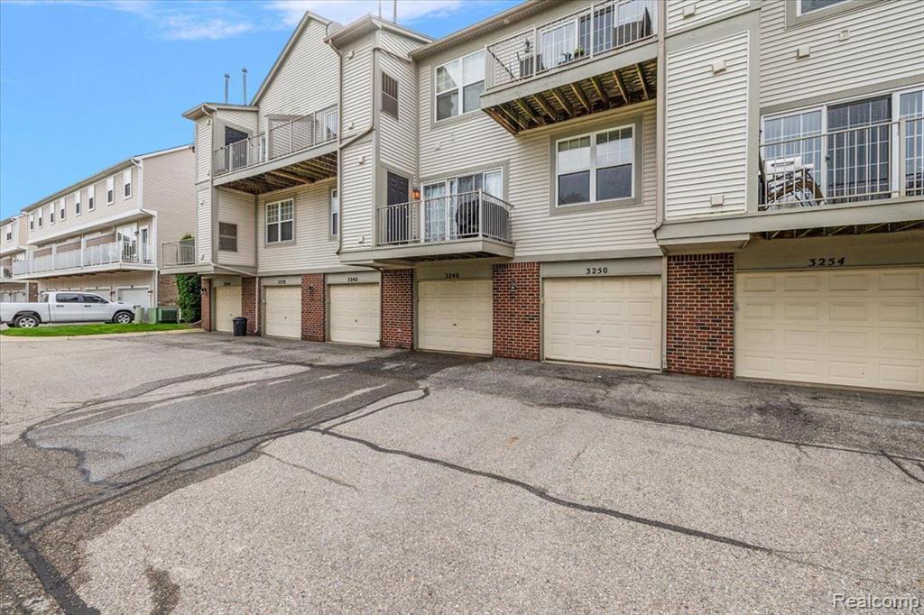 3246 JOHANNA WARE W, Wixom, MI 48393 — Photo 27