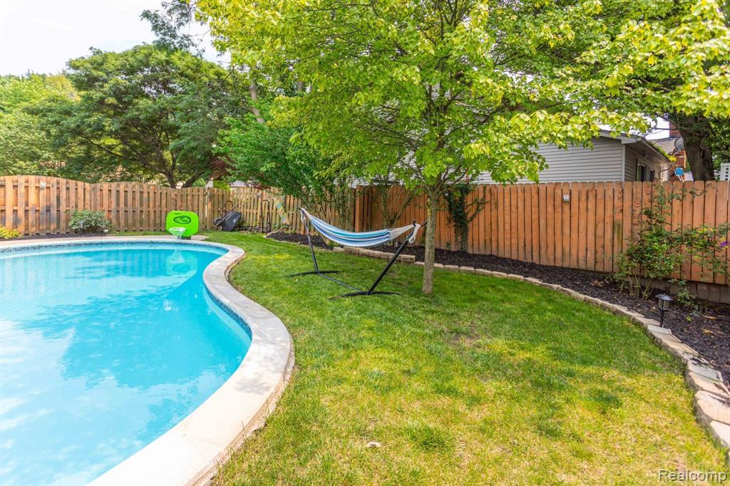 39663 WALES Street, Canton, MI 48188 — Photo 33