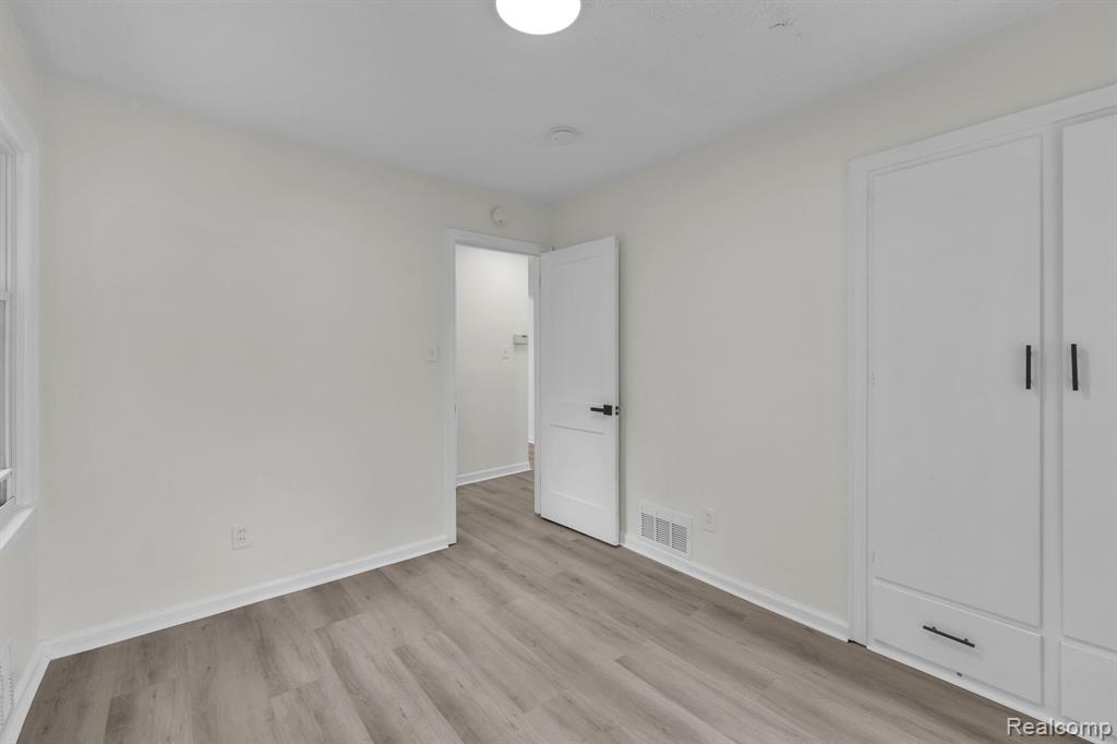 10015 Marion, Redford, MI 48239 — Photo 22