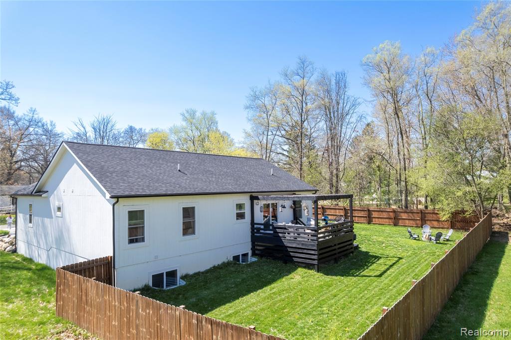 5730 Crescent Road, Waterford, MI 48327 — Photo 36