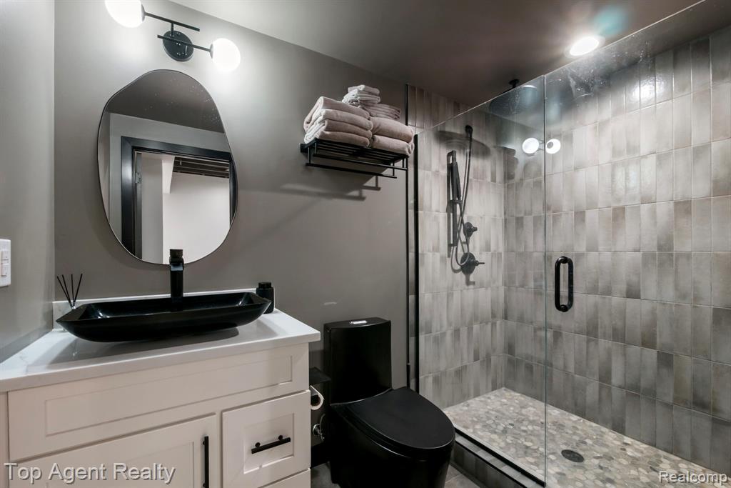 347 N Alice Avenue, Rochester, MI 48307 — Photo 48