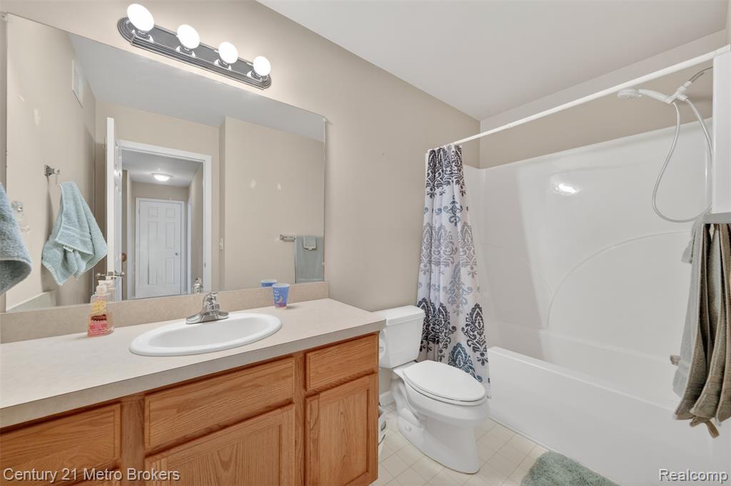 5265 Genesee Oaks Court, Grand Blanc, MI 48439 — Photo 37