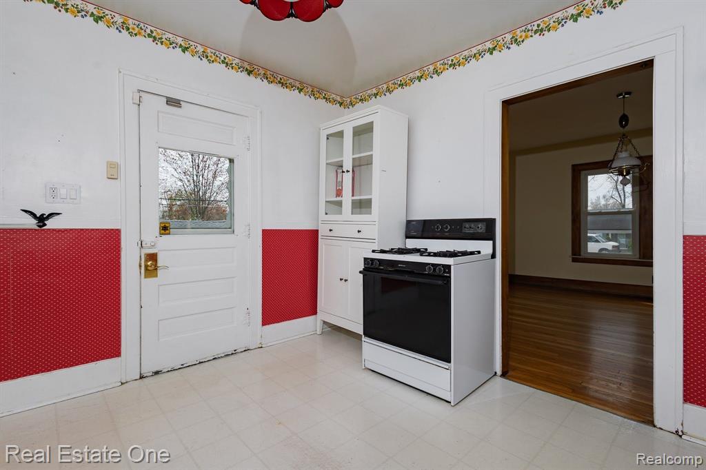 504 N GULLEY Road, Dearborn, MI 48128 — Photo 9