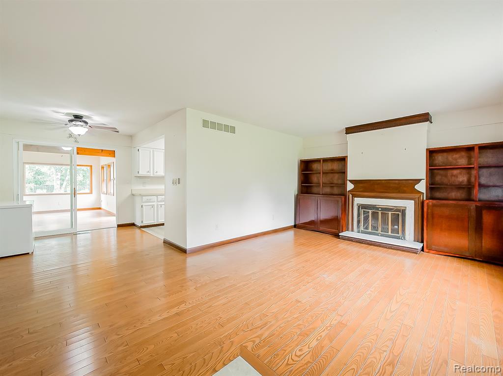 52010 11 Mile Road, South Lyon, MI 48178 — Photo 9