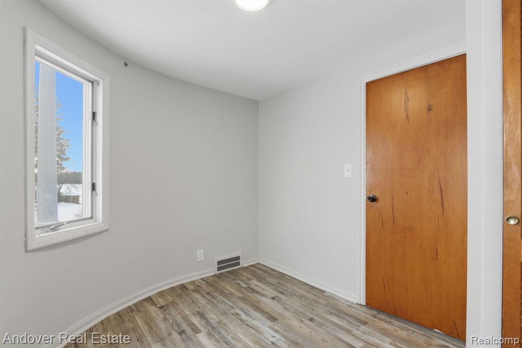 4055 Mitchell Drive, Flint, MI 48506 — Photo 19