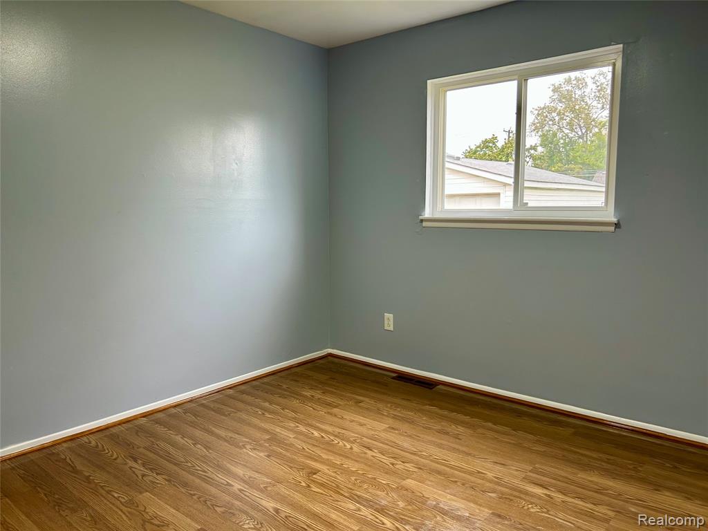 4863 Glenis Street, Dearborn Heights, MI 48125 — Photo 7