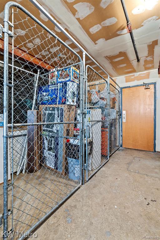 4909 CROOKS Road, E5, Royal Oak, MI 48073 — Photo 18