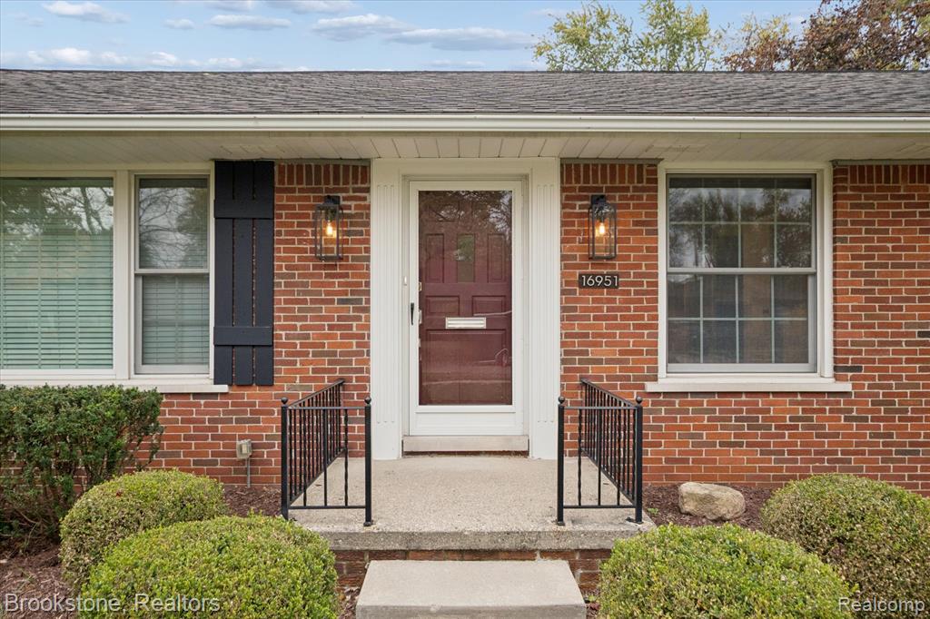 16951 Locherbie Avenue, Beverly Hills, MI 48025 — Photo 6