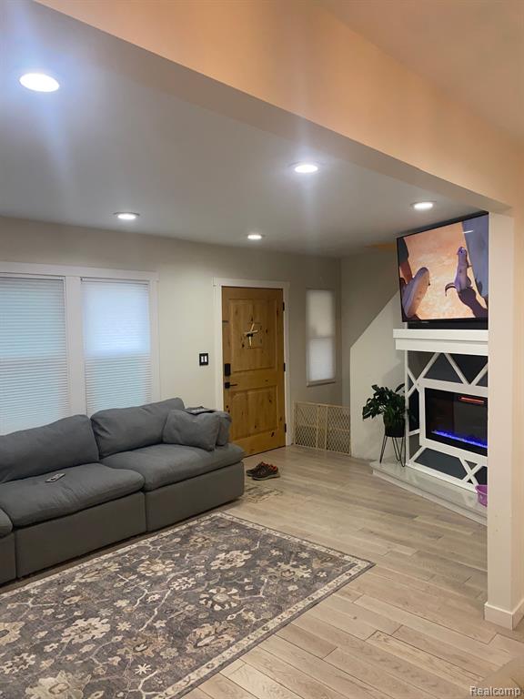4519 WASHINGTON Street, Wayne, MI 48184 — Photo 6