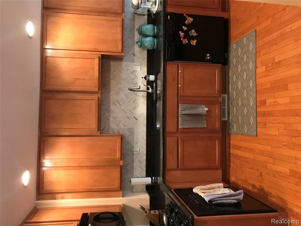420 James Circle, Royal Oak, MI 48067 — Photo 5