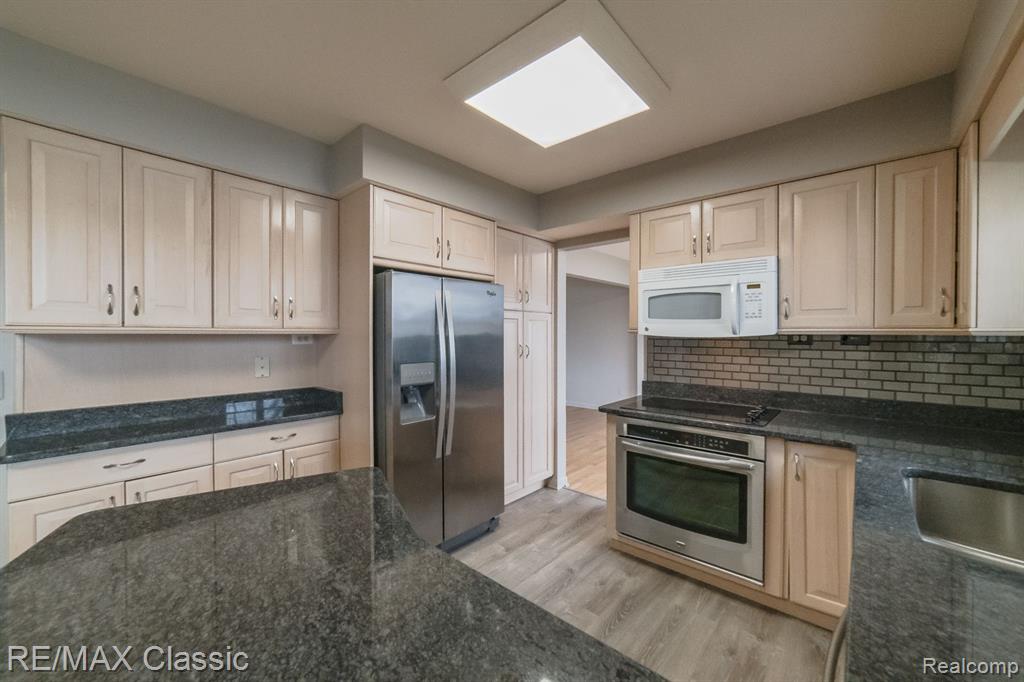 1587 Three Lakes Drive, Troy, MI 48085 — Photo 15