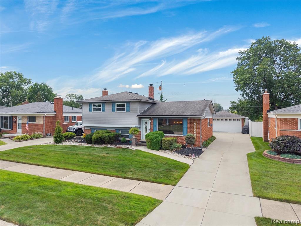 7721 Carrousel Boulevard, Westland, MI — Photo 2