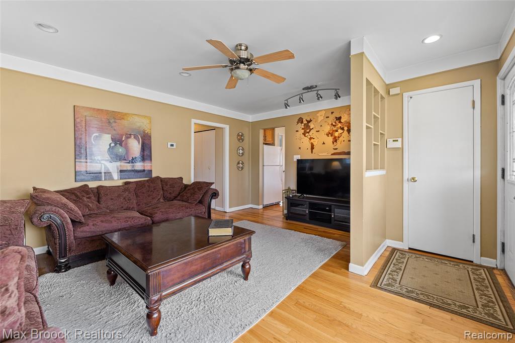29064 Howard Avenue, Madison Heights, MI 48071 — Photo 4
