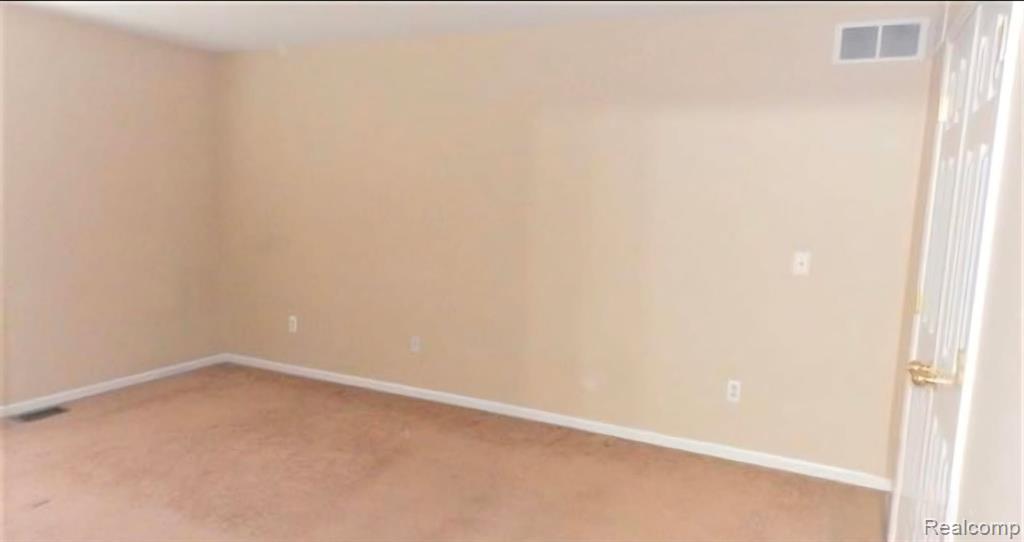 9026 Newport Way, Livonia, MI 48150 — Photo 15