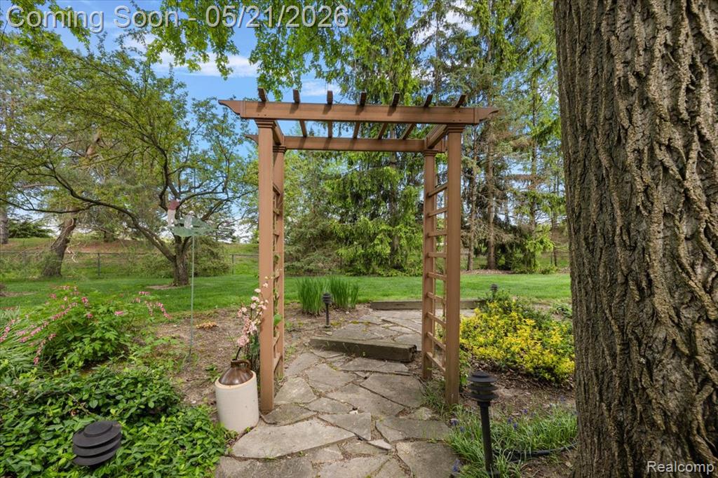 33891 Yorkridge Street, Farmington, MI 48331 — Photo 7