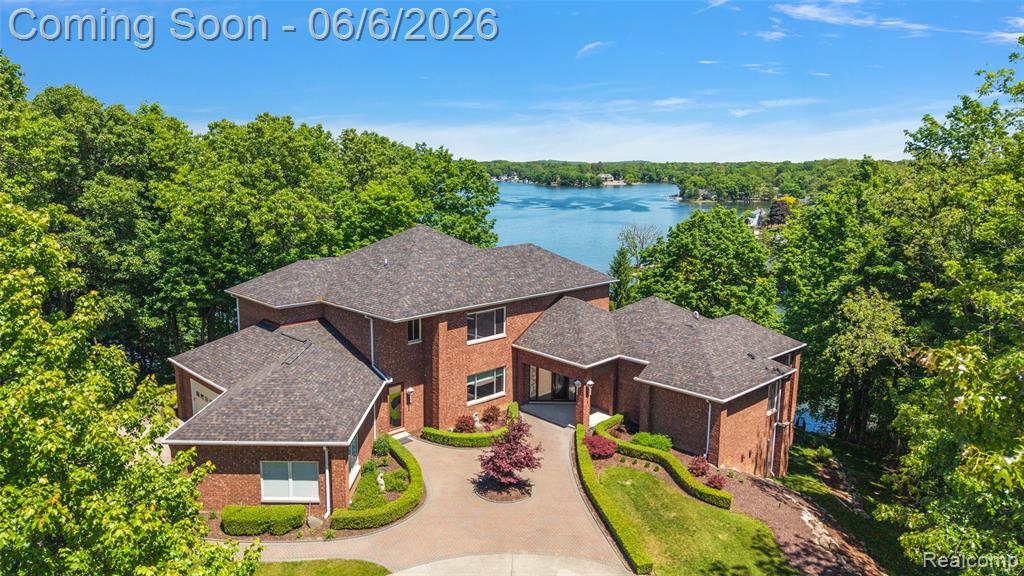 781 Windy Fields Court, Leonard, MI 48367