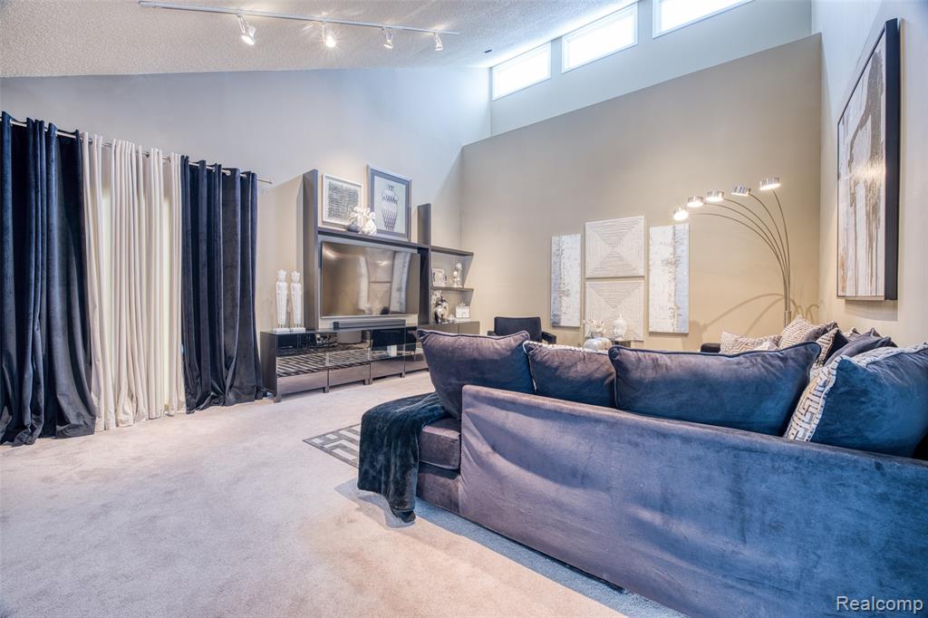 5292 Pond Bluff Drive, West Bloomfield, MI 48323 — Photo 40