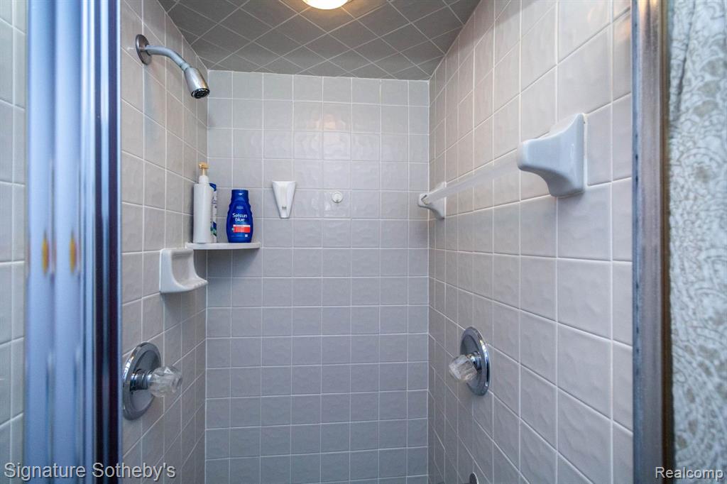 5396 Fairway Court, West Bloomfield, MI 48323 — Photo 30