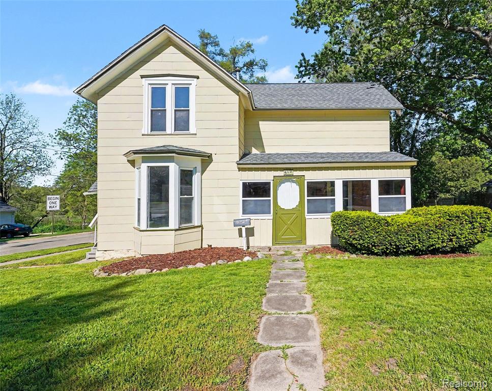 512 S Broad Street, Holly, MI 48442