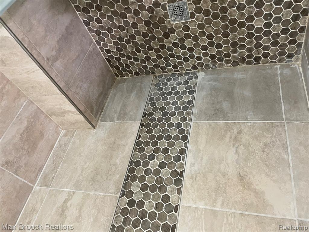 41152 Hollydale Road, Novi, MI — Photo 24