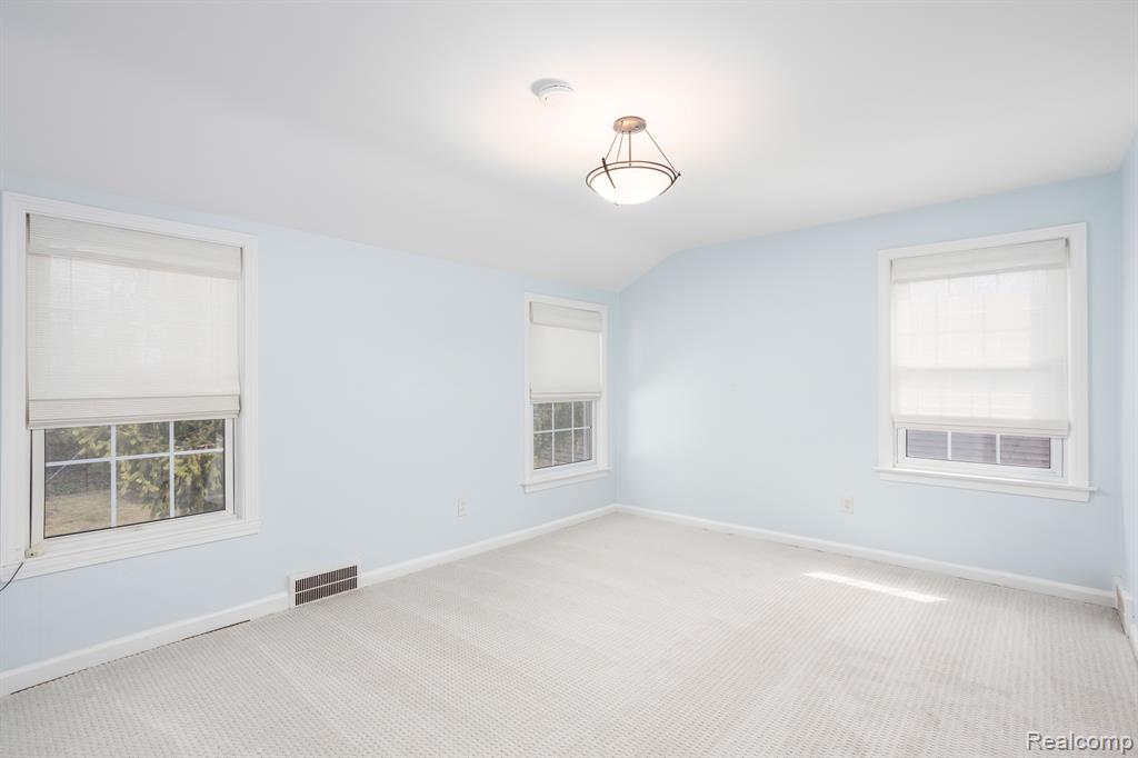 4 DUXBURY Lane, Dearborn, MI 48120 — Photo 18