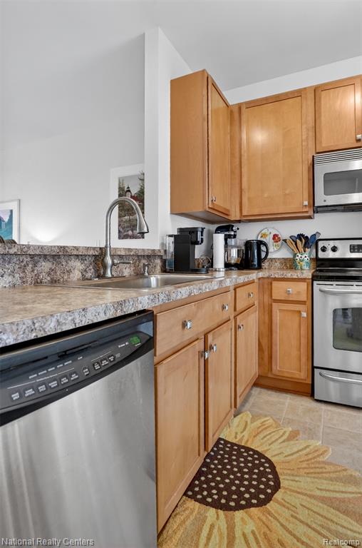 188 Center Boulevard, Wixom, MI 48393 — Photo 20