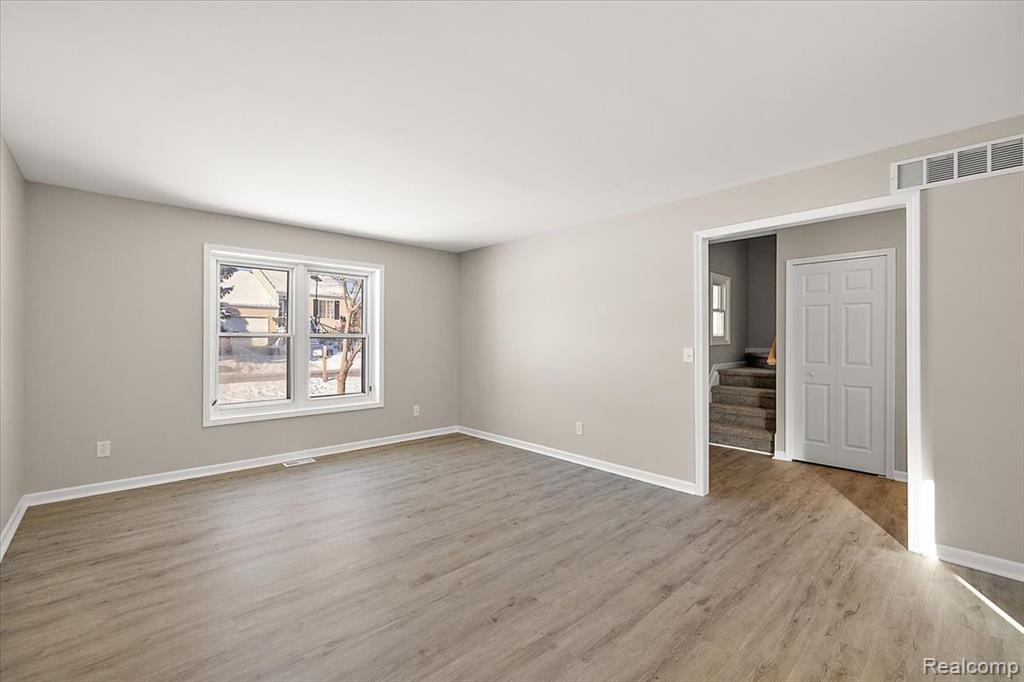 927 Alan Drive, Lake Orion, MI 48362 — Photo 8