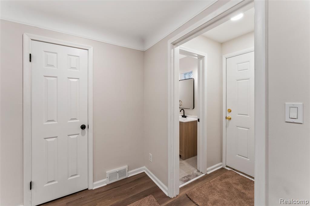 19300 Greydale Avenue, Detroit, MI 48219 — Photo 10