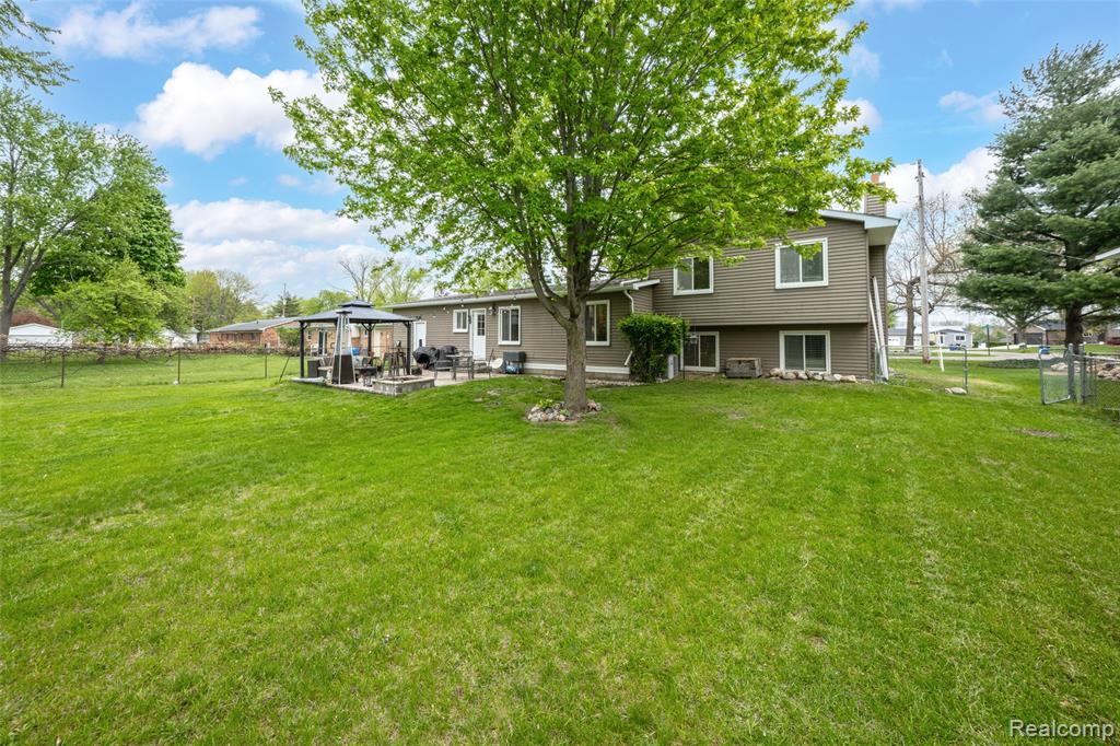 809 Holly Bush Drive, Holly, MI 48442 — Photo 23