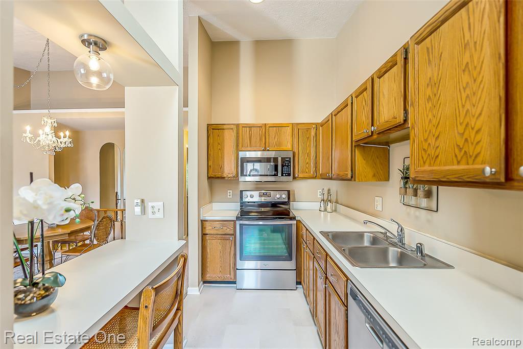 62177 TICONDEROGA, 4, South Lyon, MI 48178 — Photo 7