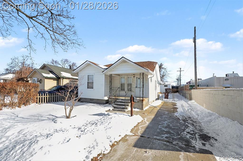25034 Comfort, Center Line, MI 48015 — Photo 3